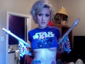 Cette fille sexy est fan de Star Wars